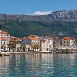 Awesome Home In Kastel Stari Nyaraló *