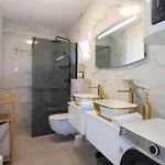 Awesome Home In Kastel Stari Nyaraló *